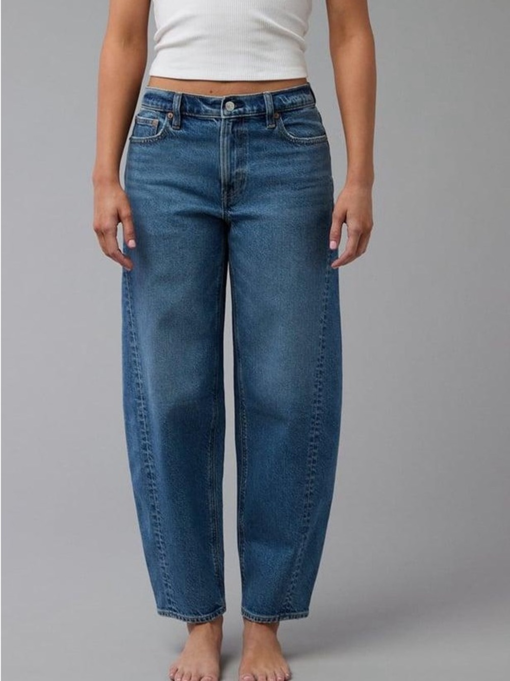 American Eagle Stretch Barrel Jeans Size 2 Regular NWOT Medium Wash